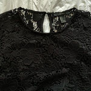 Forever 21 Black thick laced long sleeve crop top